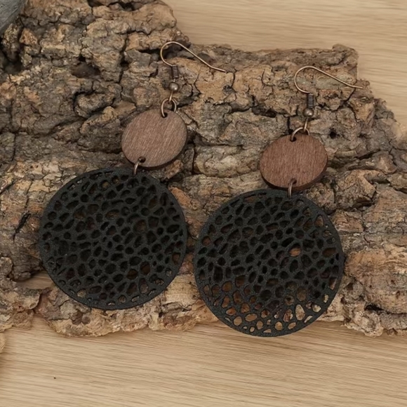 NWT Hollow Round Drop Earrings - Bohemian Style - Picture 5 of 6